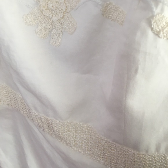 Linen sundress with embroidery detail - Picture 4 of 7